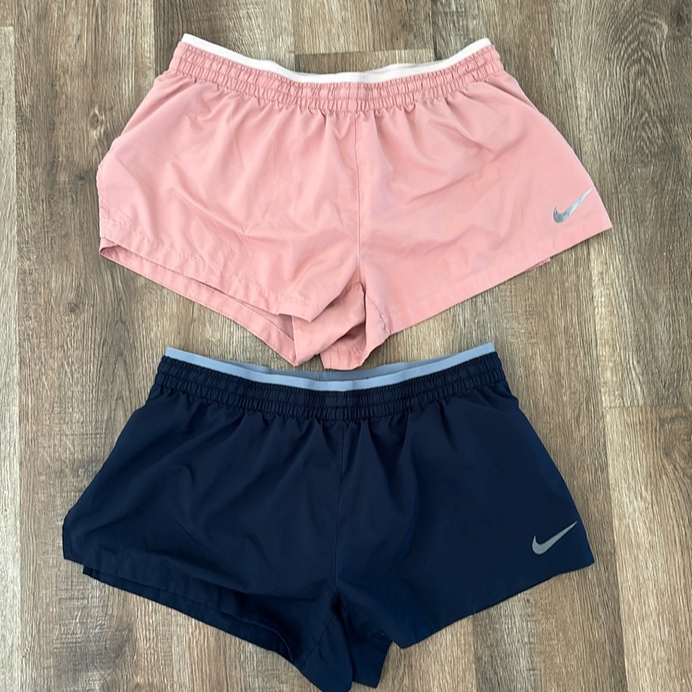 Nike Women’s Run 2.5” side slit shorts